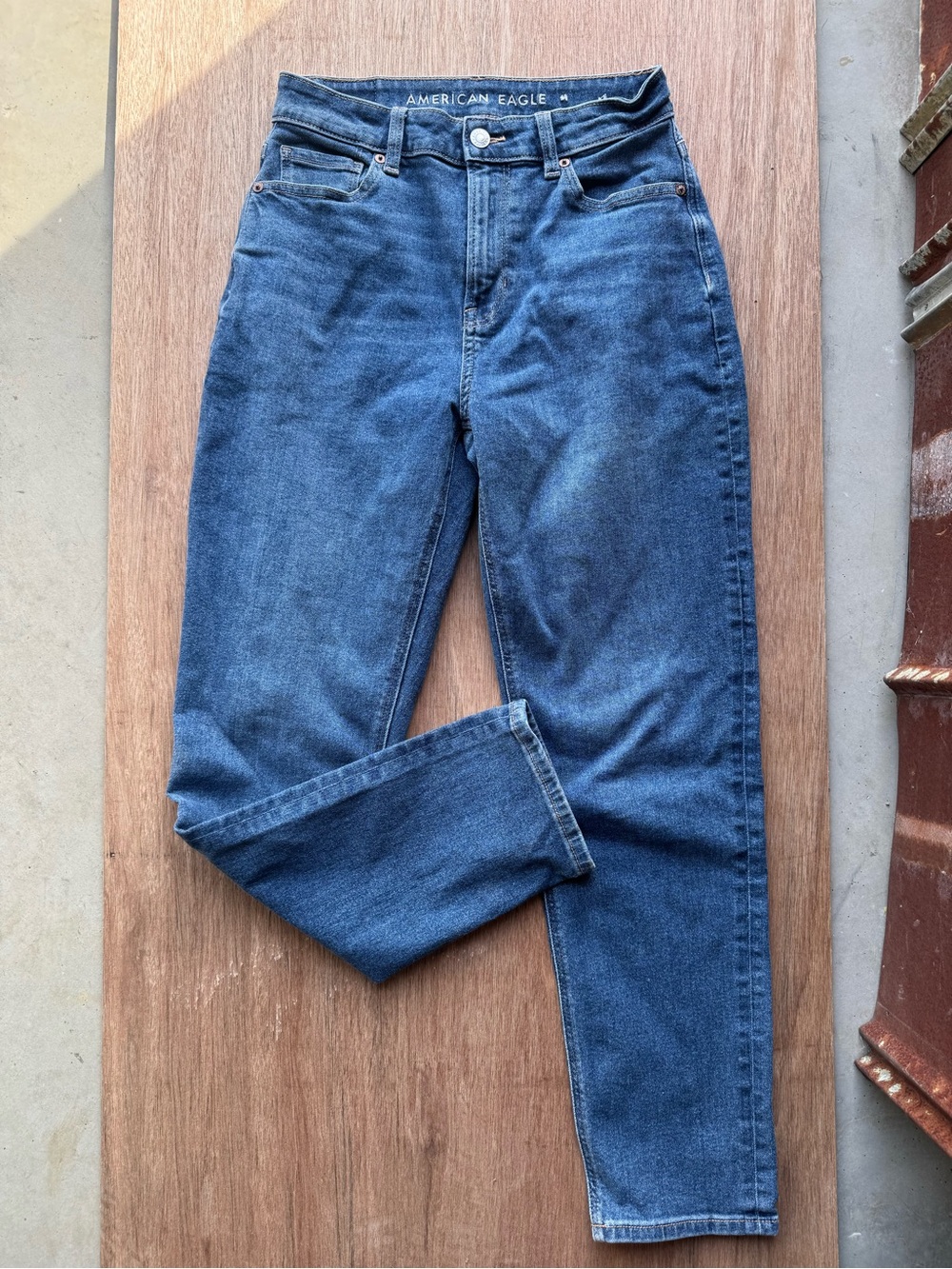 American Eagle Outfitters High-Rise Mom Jeans in Medium Blue Wash